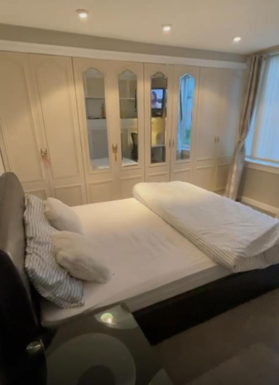 Room In A Home EDI Exterior foto